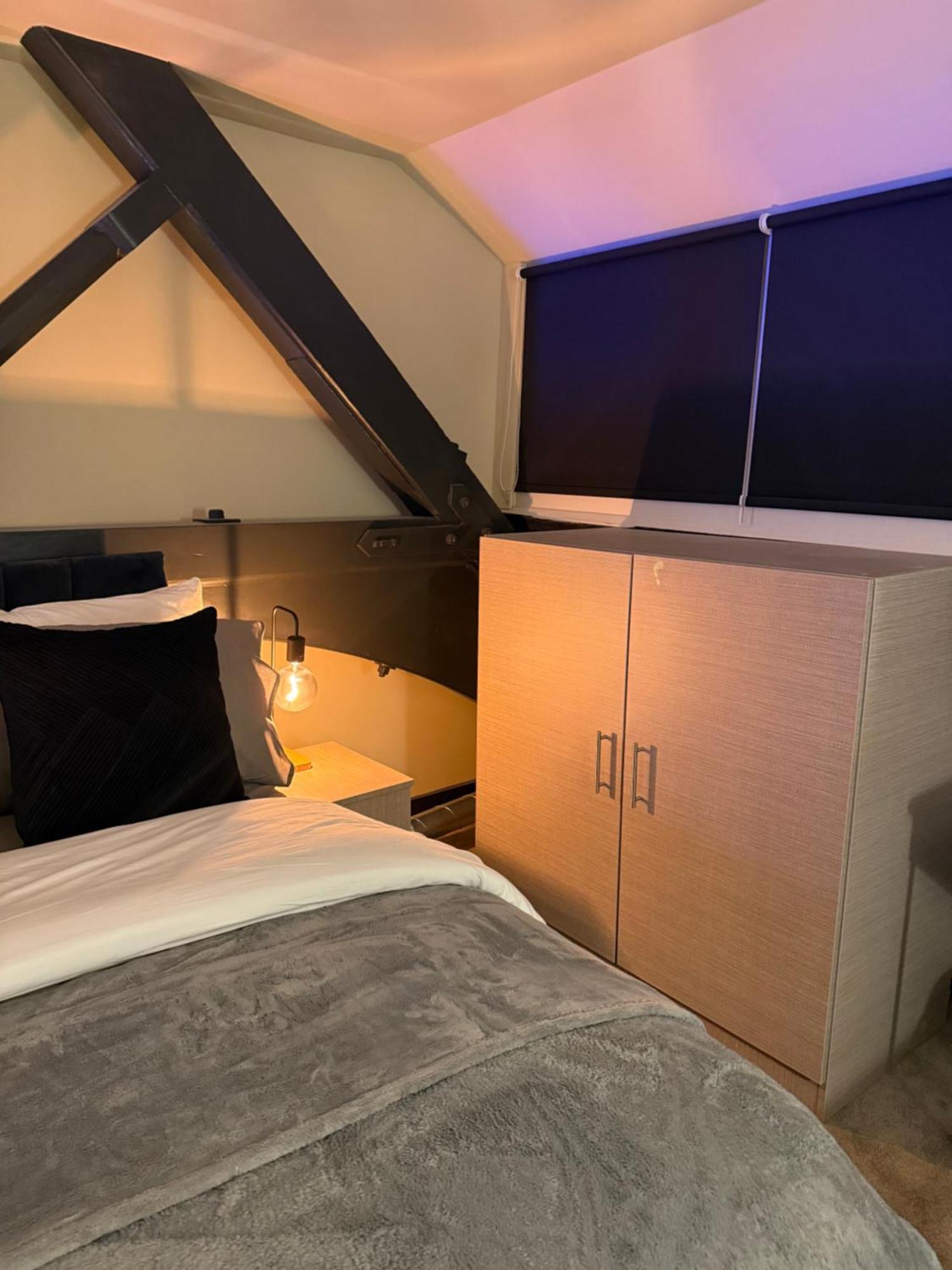 Cosy Mezzanine Apartment Leeds City Centre Esterno foto